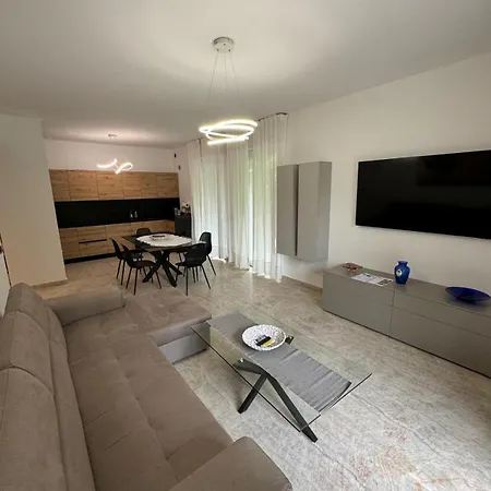 Lägenhet Alfi Centro Storico